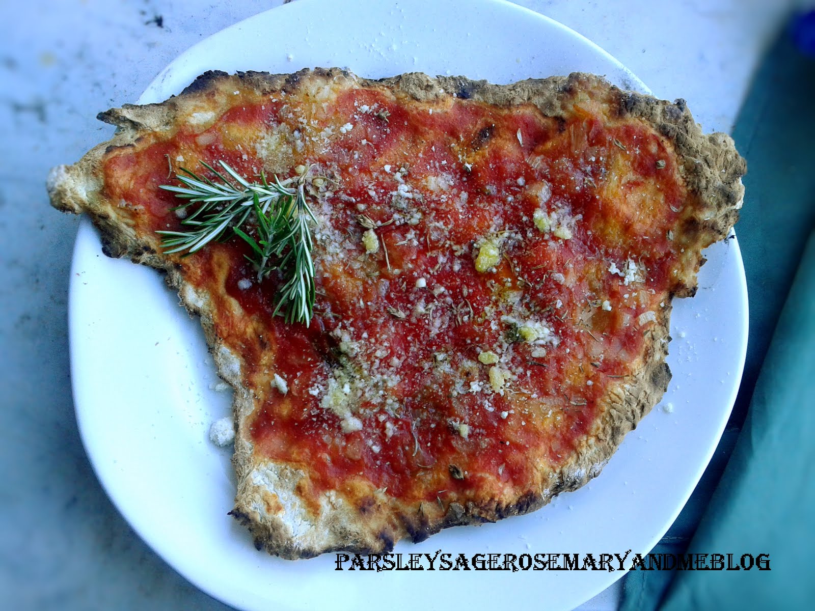 Parsley, Sage, Rosemary and Me Sycylijska pizza
