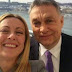 Giorgia Meloni non vuol essere chiamata fascista, ma in piena campagna elettorale se ne va da Viktor Orban