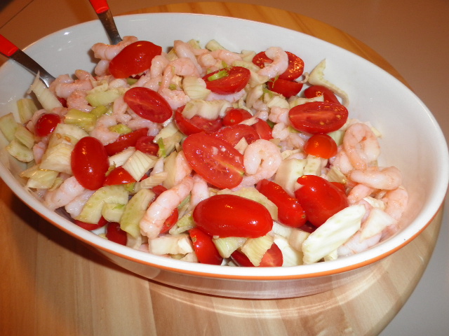 insalata fredda di gamberetti, finocchi e datterini