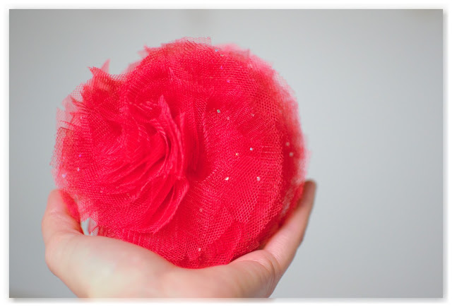 pompon en tulle rouge à paillettes