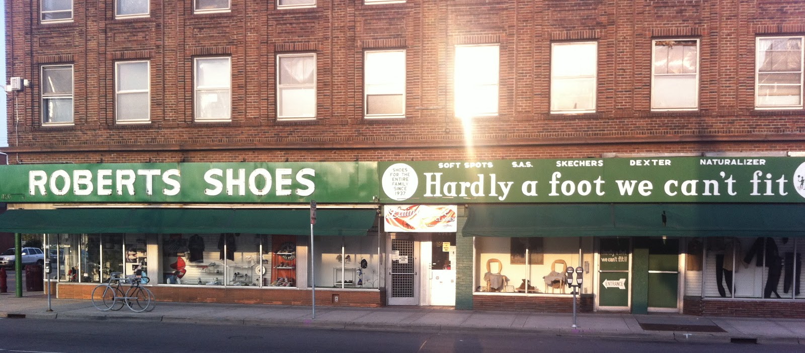 nike legend react women's running shoe