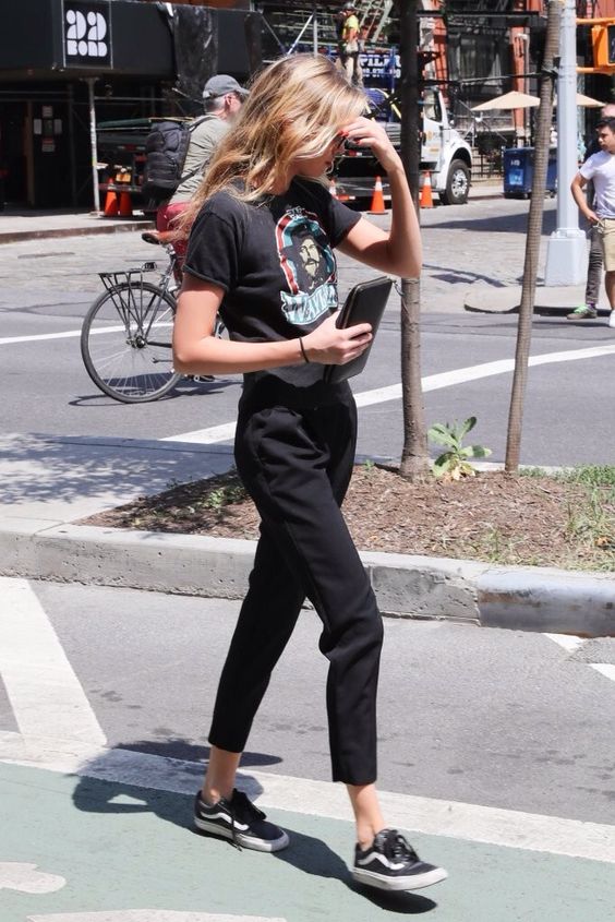 Street Style - Graphic T-shirt + Black Vans Old Skool Sneakers