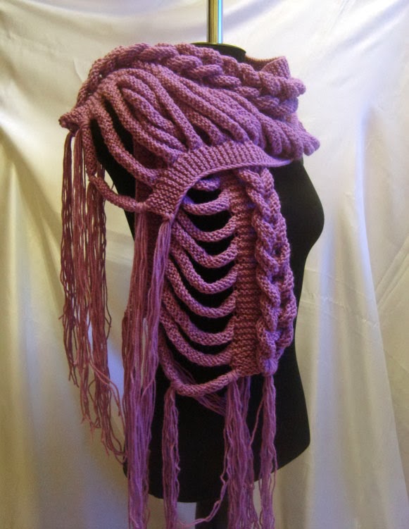коса с шарфиком. вязаный шарф спицами. вязаный шарф спицами. шарф с косами. шарф с косами спицами.