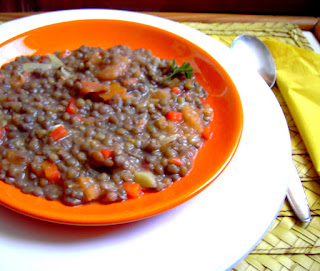 Lentejas con puré de tomate al horno