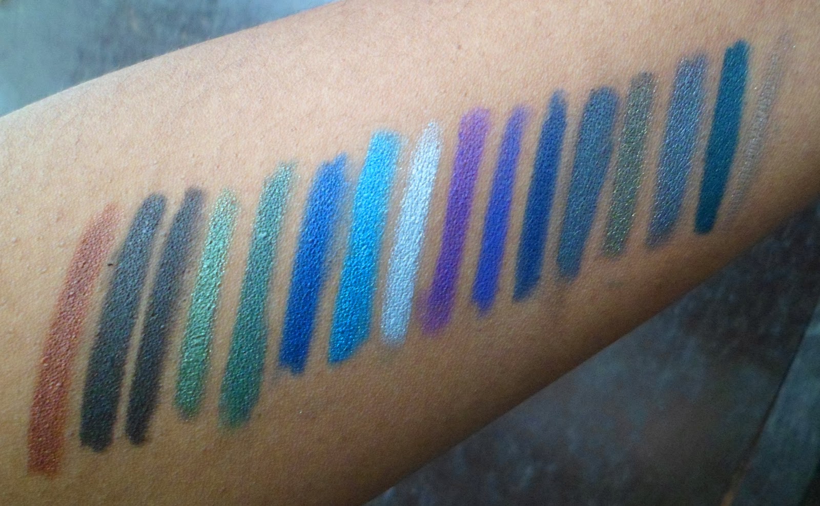 THE MAKE UP JUICE prestige classic kohl eyeliners