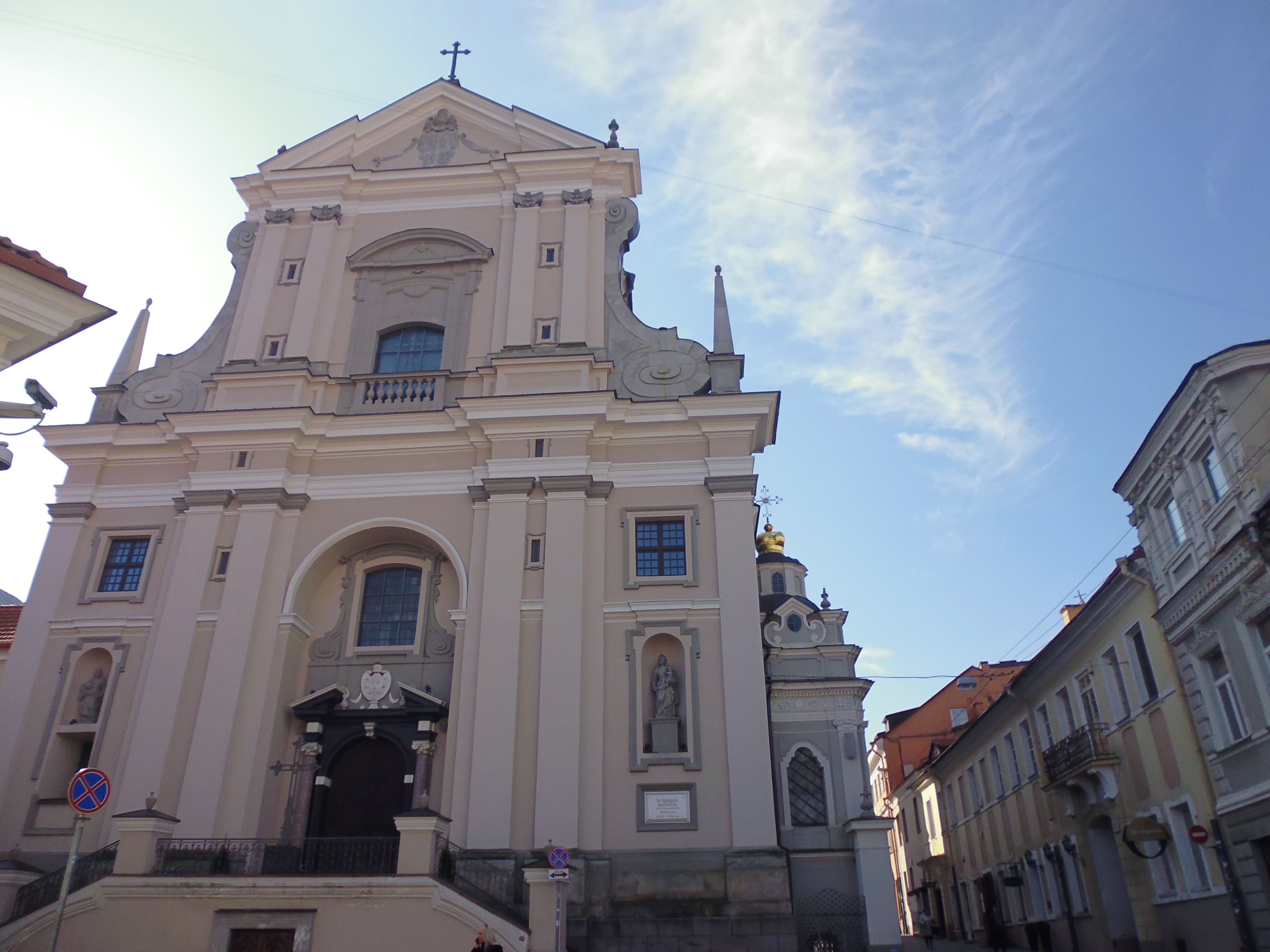 Iglesia de Santa Teresa en Vilnius (Lituania) (@mibaulviajero)