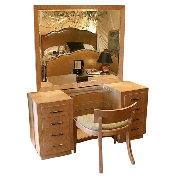 Elegant Dressing Table to Decorate Your Room