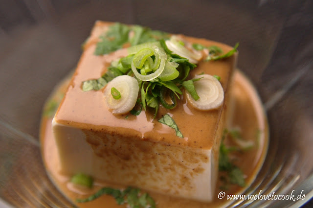 We Love to Cook: Tofu mit Sesam-Soße nach chinesischer Art We Love to Cook: Tofu mit Sesam-Soße nach chinesischer Art