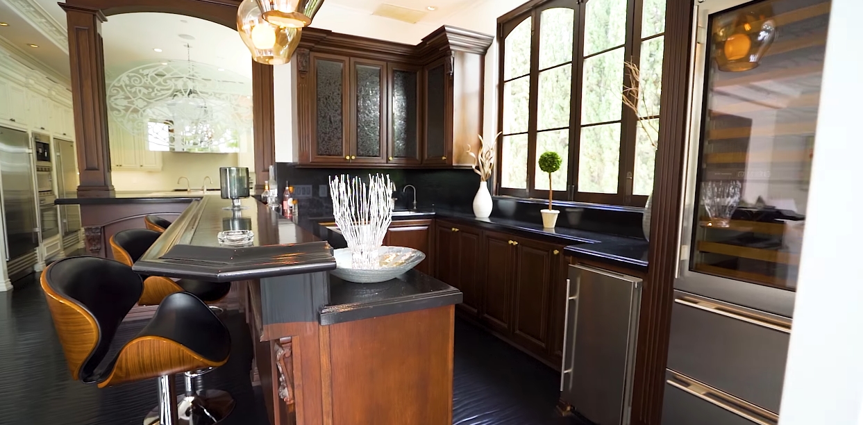 27 Interior Design Photos vs. Tour 1124 Marilyn Dr, Beverly Hills, CA