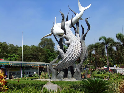 Ikon Kota Pahlawan Surabaya Simbol Kota Surabaya - Sedot WC Telepon : 031-78273589 / 0822-2819-9997