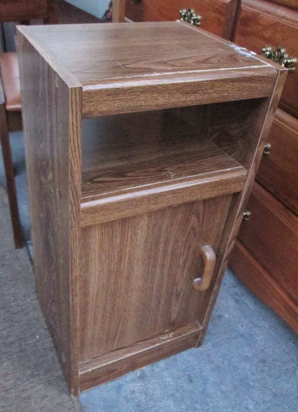 UHURU FURNITURE & COLLECTIBLES SOLD Small Presswood End Table 10