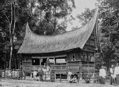 rumah tradisional minangkabau