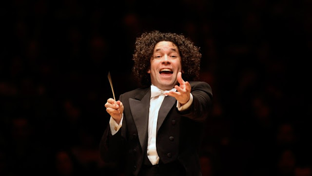 Gustavo Dudamel es premiado en EEUU por su activismo social con la música