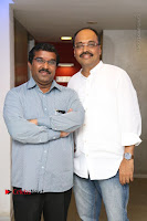 Kollywood Celebrities Pos at Inayathalam Premiere Show .COM 0028.jpg Kollywood Celebrities Pos at Inayathalam Premiere Show .COM 0028.jpg