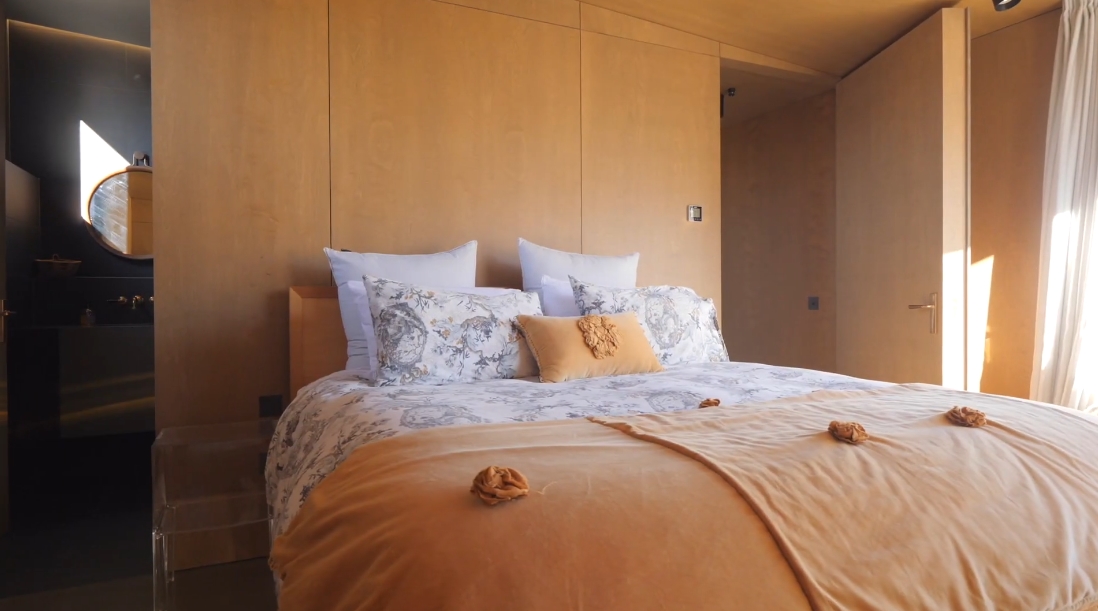 24 Interior Design Photos vs. Tour 63 Elysium Way, Queenstown, New Zealand