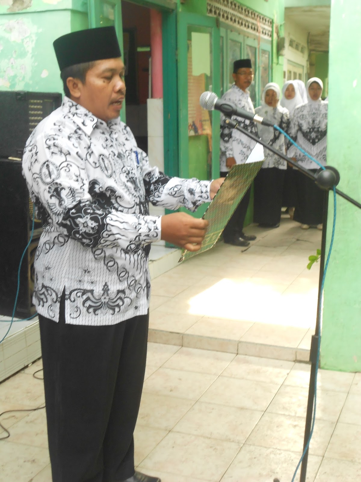 UPACARA HARI GURU NASIONAL DAN HUT PGRI KE71 Blog'e Ulum