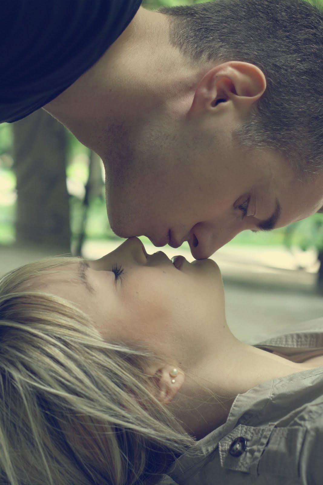 Целоваться с другом в губы. Поцелуй. Целующие губы. Классный поцелуй. Поцеловаться.