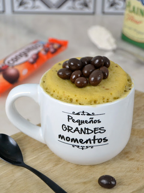 Mug cake de Conguitos. Bizcocho en taza al microondas