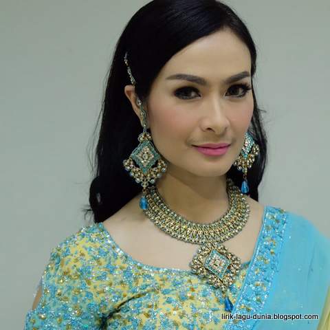 Foto Iis Dahlia terbaru - instagram 2017 Foto Iis Dahlia terbaru - instagram 2017