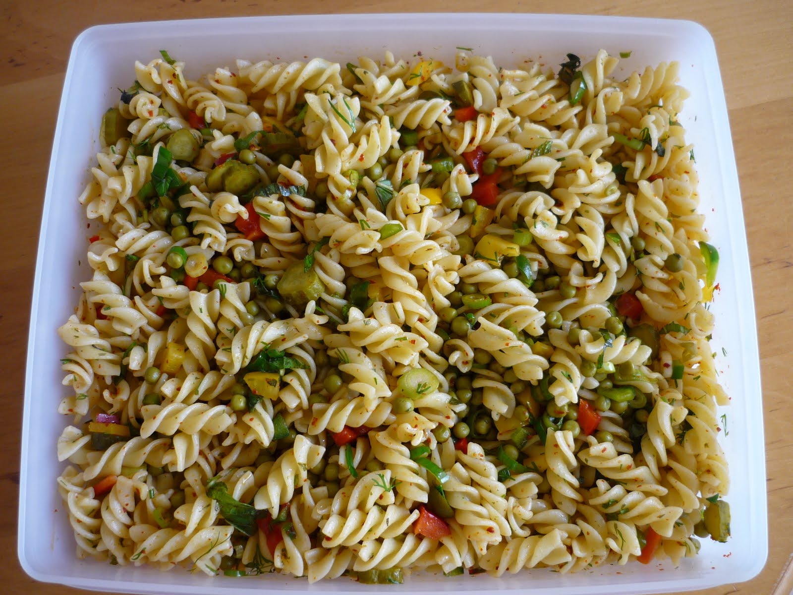 Emel Mutfakta: Makarna Salatası.