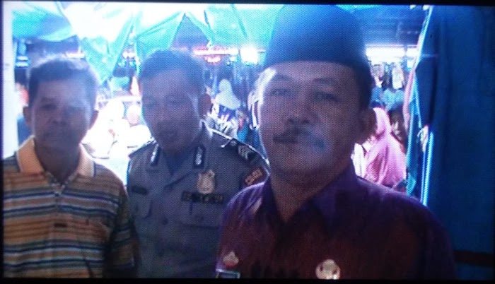 Kepalo tiyuh pulung kencana serta anggota polsek tuba tengah patroli di pasar tiyuh pukung kencana.