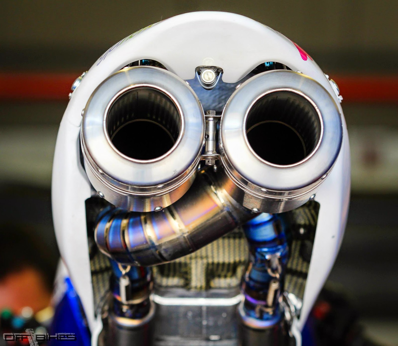 motor racing queen Photo 616 Honda NSF 250 RW 2015 Exhausts 2