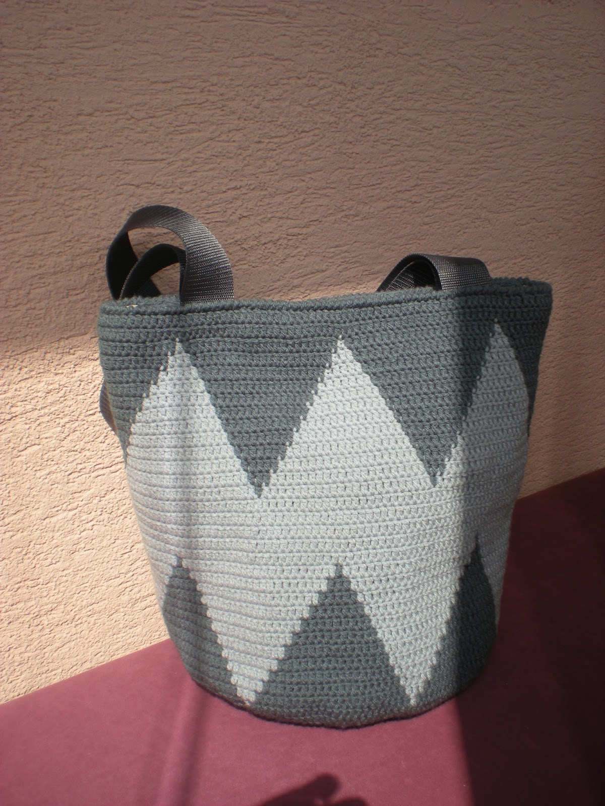 EmmHouse Sharp tapestry crochet bag free written pattern