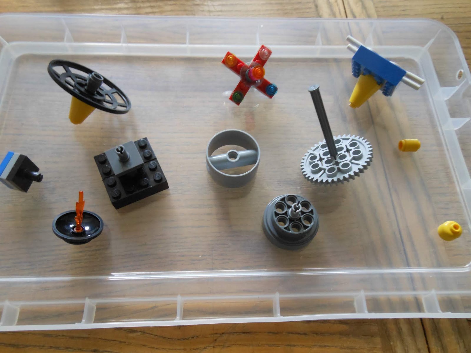 Promouvoir le jeu libre au Qu?�bec: Toupies