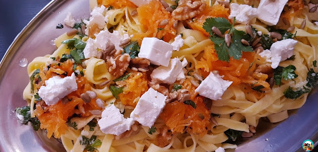 Tagliatelle con calabaza y queso feta