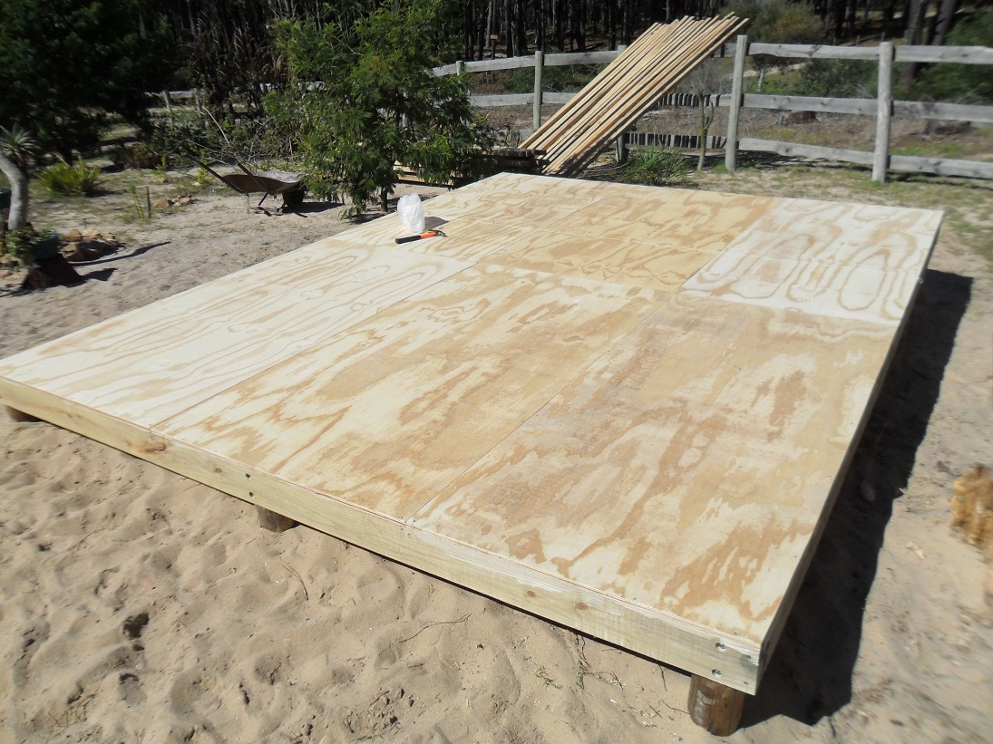 Construcción de un taller con entramado de madera: Primera etapa