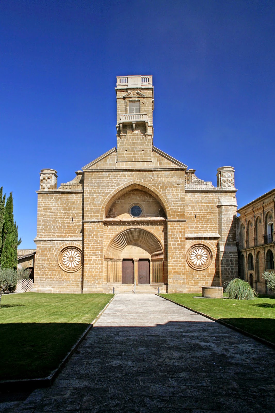 monasterio de santa maría la real de la oliva