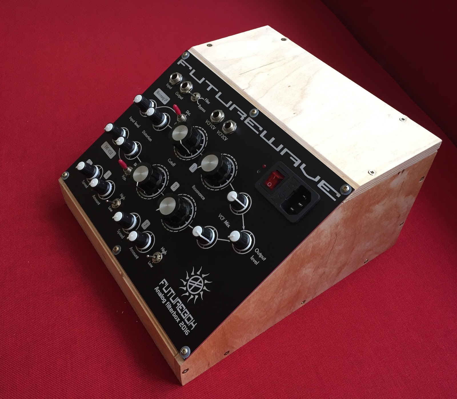 vinnui's DIY analog synthesizer FutureBox DIY analog filterbox