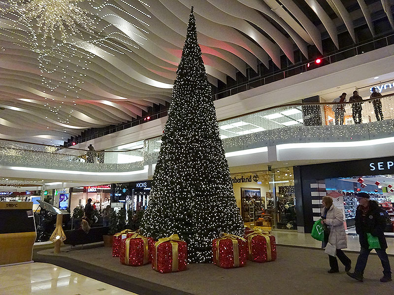 julgran täby Konst eller konstigt: Ett ”helryggat” skrattComputerart   datorkonst