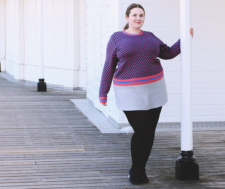 Plus size jumper and mini skirt