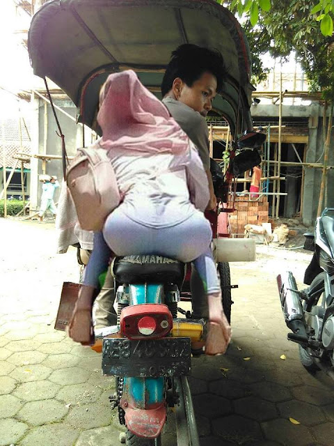 Pakai Jilbab dan Baju Ketat, Cewek Bohay Naik Moge ini Mengu