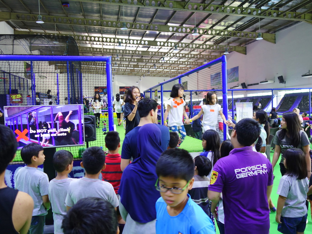 Kiddos' Travel Stories Amped Trampoline Park Jakarta Sesi Lompat 1