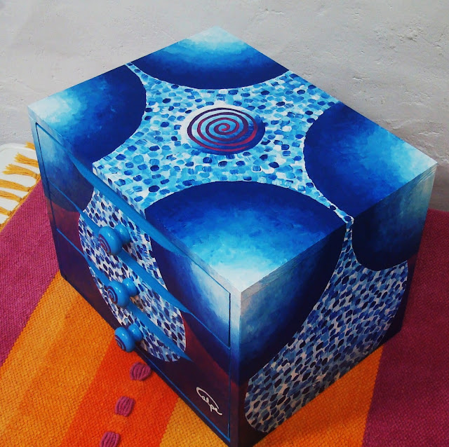 CalpeArts: MUEBLES Y ACCESORIOS PINTADOS A MANO.