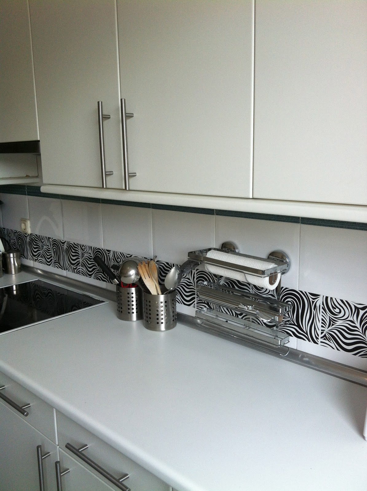 Oro y Menta: Cenefa nueva en la cocina- New border wall in the kitchen