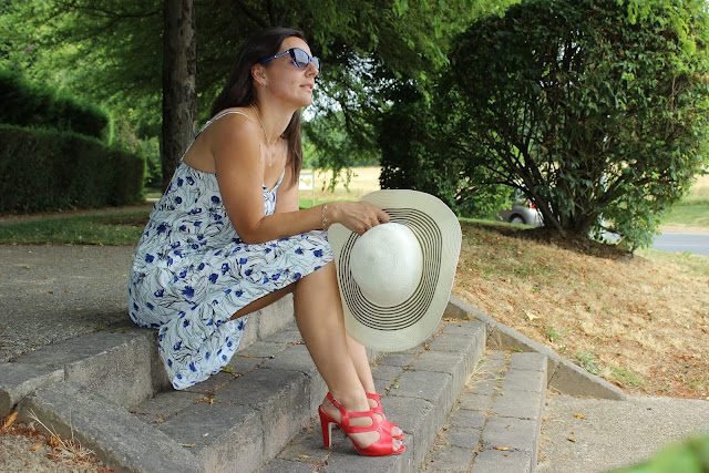 Robe zara à fleurs, chaussures Minelli, clickndress, capeline primark, lunettes Marc jacobs via keloptic