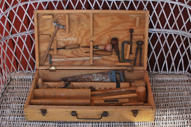 Muonamiehen mökki - 50-luvun lasten työkalupakki