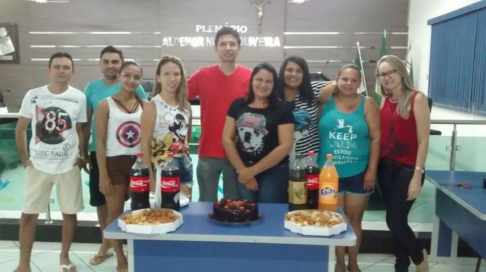 Washington Sales, ganha festa surpresa de amigos em seu aniversário Washington Sales, ganha festa surpresa de amigos em seu aniversário