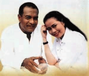 Lirik Lagu - Kau Bukan Dirimu - Dewi Yull ft. Broery Marantika - Angel