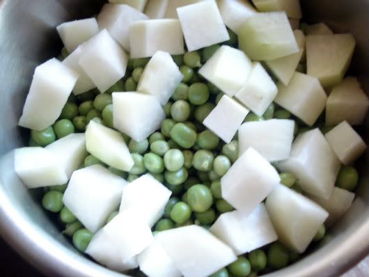 Young peas and kohlrabi with dill by Laka kuharica: Add peas and kohlrabi, stir.