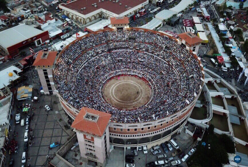tauricentro llenazo en la plaza de toros mexicana de AGUASCALIENTES tauricentro llenazo en la plaza de toros mexicana de AGUASCALIENTES