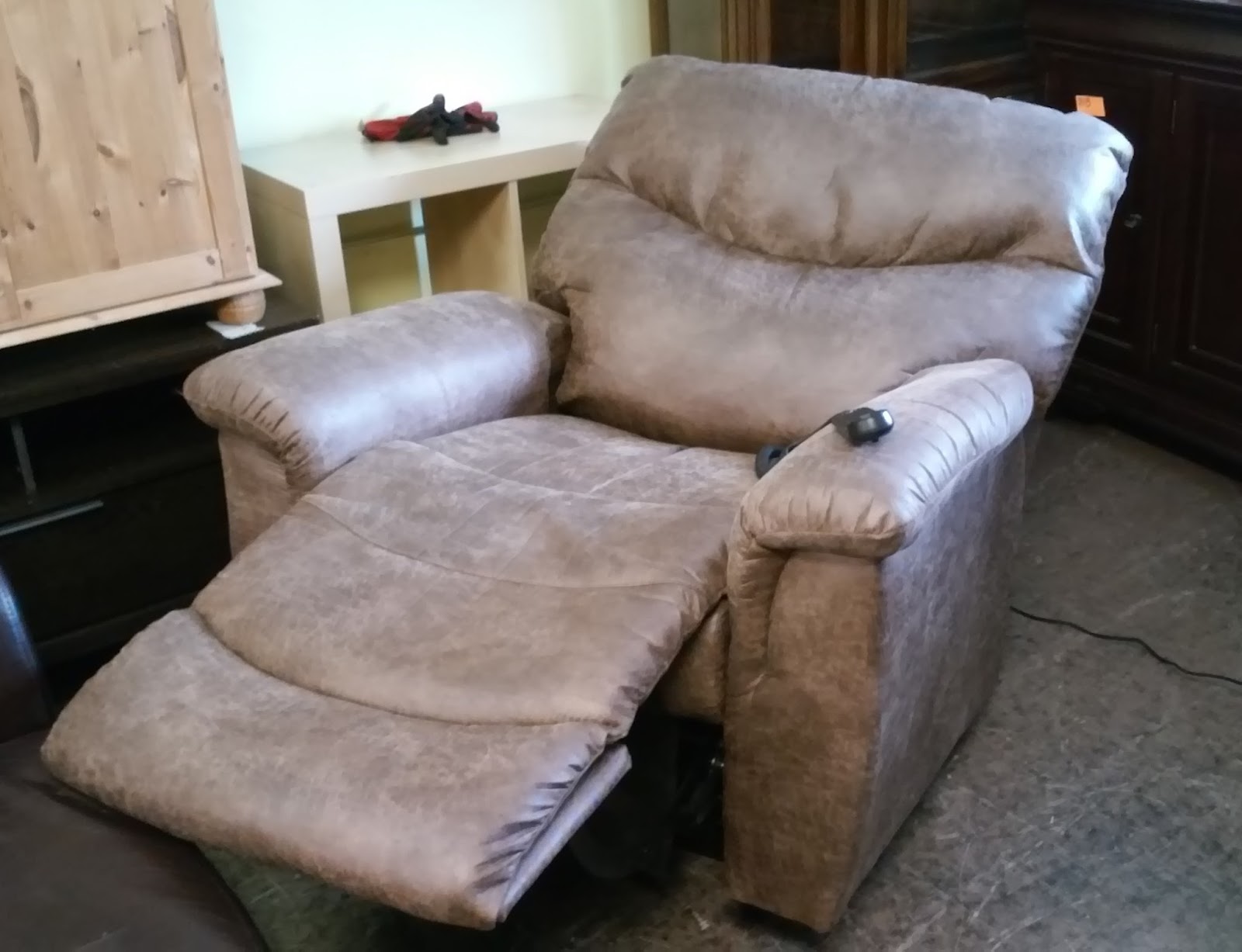 UHURU FURNITURE & COLLECTIBLES SOLD Faux Distressed Leather Lazy Boy