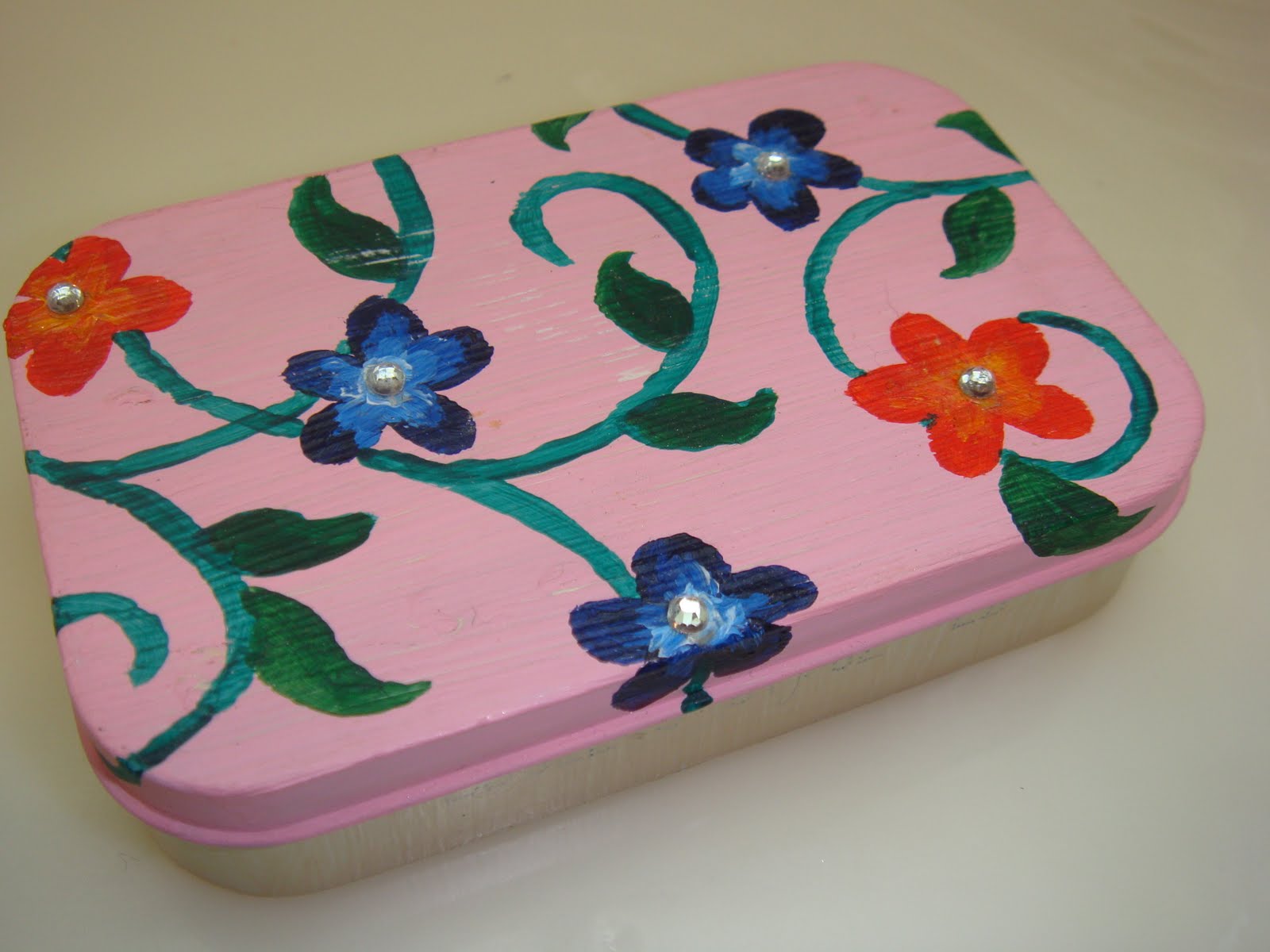 Recycled DIY altoids tin jewelry box