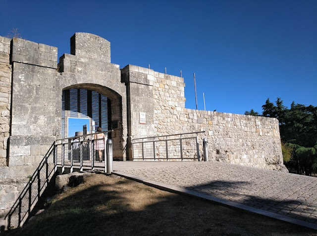 Entrada al Castillo de Burgos