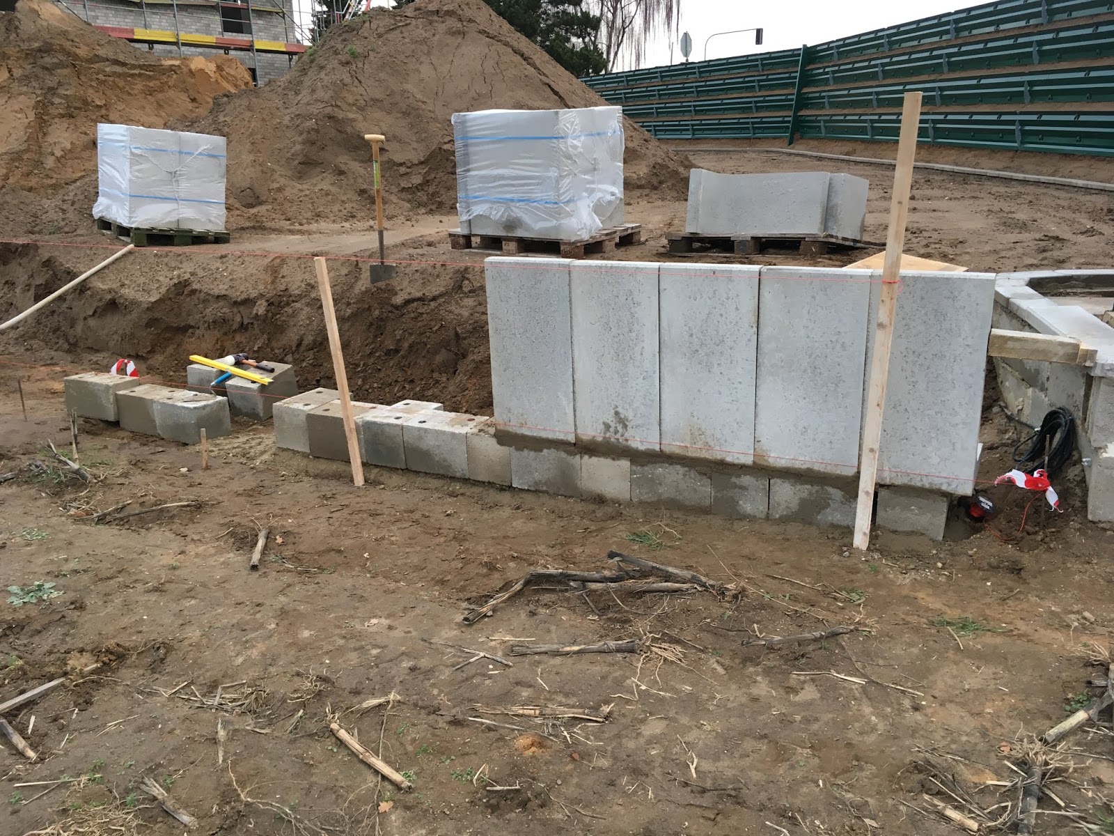 Hausbau Nadine, Max &amp; Alex Fortsetzung Zaunarbeiten