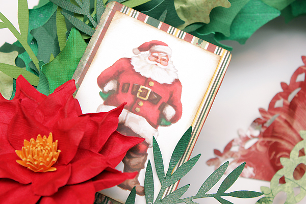 Santa Christmas Wreath by Juliana Michaels #papercrafting #cricut #christmaswreath