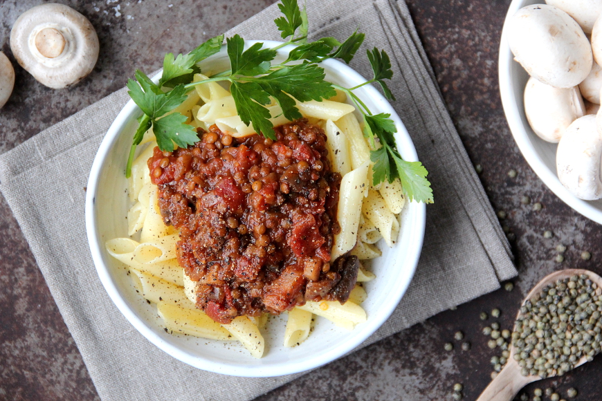 Deftige Linsenbolognese mit Pilzen und Petersilienwurzel - Kirschbiene ...